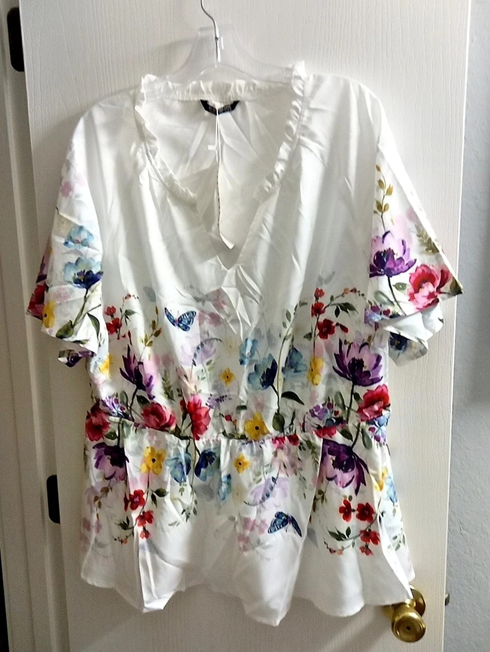 BloomChic Floral Blouse in White & Multicolor NWT